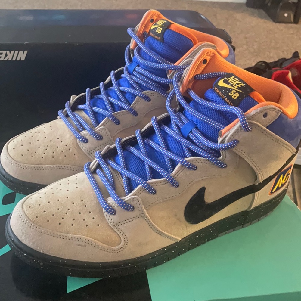 - Nike SB “Acapulco Gold” Size 10! Very rare! Worn Once!